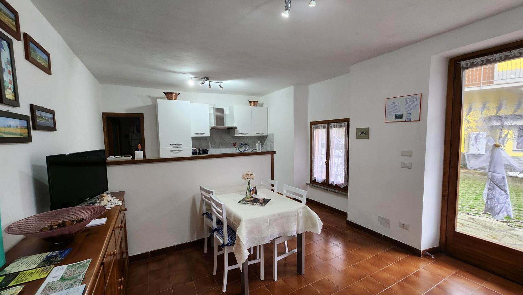 Laura'S Cottage With Lake View, Detached, 5 Kilometers From Varenna Lierna Zimmer foto