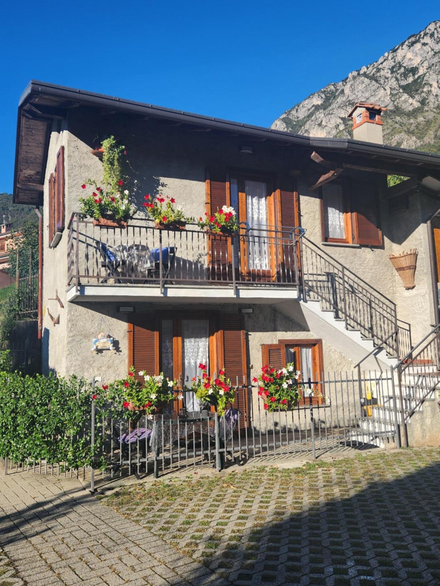 Laura'S Cottage With Lake View, Detached, 5 Kilometers From Varenna Lierna Exterior foto